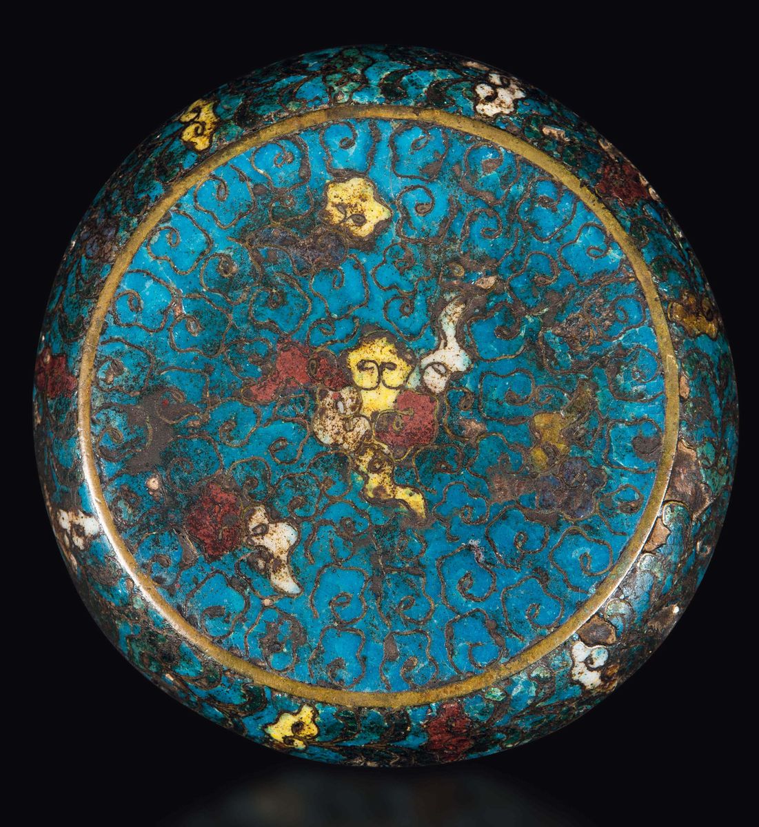 Piattino a Smalti Cloisonné con Decoro Floreale, Cina, Dinastia Ming, Seconda Metà del XV Secolo
