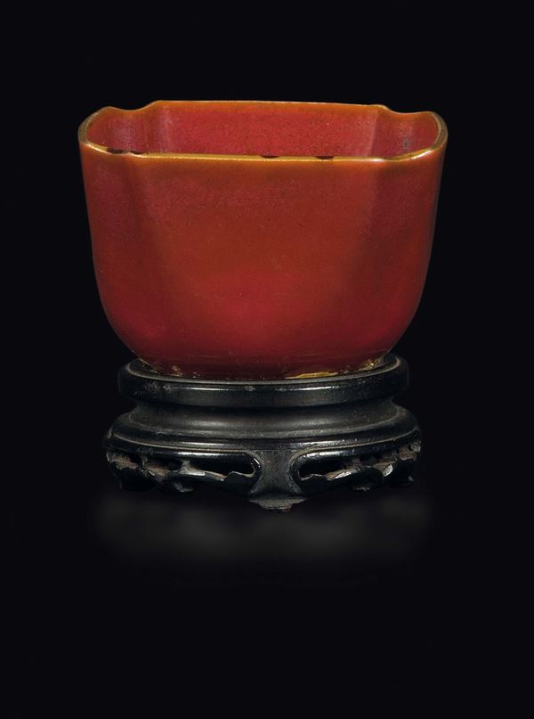 Coppetta in porcellana monocroma rossa, Cina, Dinastia Qing, XVIII secolo
