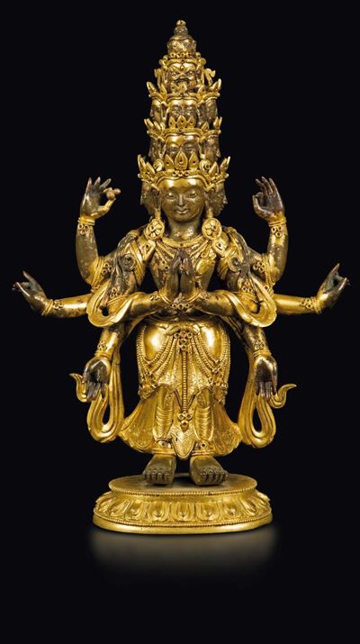 Figura di Avalokitesvara Ad Undici Teste in Bronzo Dorato Eretta su Fiore di Loto, Cina, Dinastia...