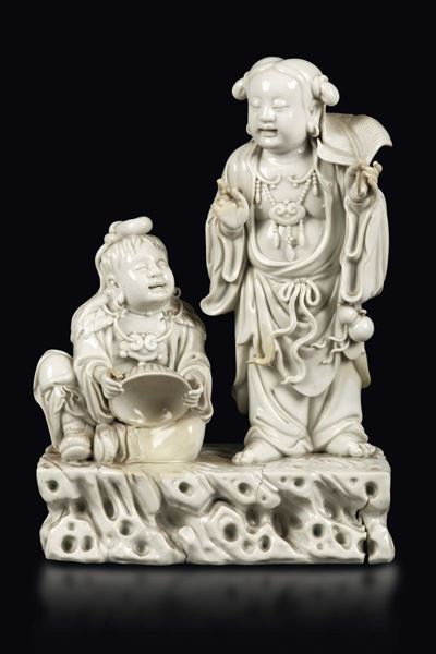 Gruppo in Porcellana Blanc De Chine Dehua con Due Bambini, Cina, Dinastia Qing, XIX Secolo