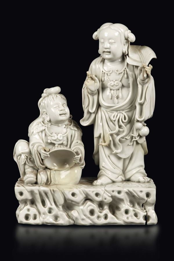 Gruppo in porcellana Blanc de Chine Dehua con due bambini, Cina, Dinastia Qing, XIX secolo