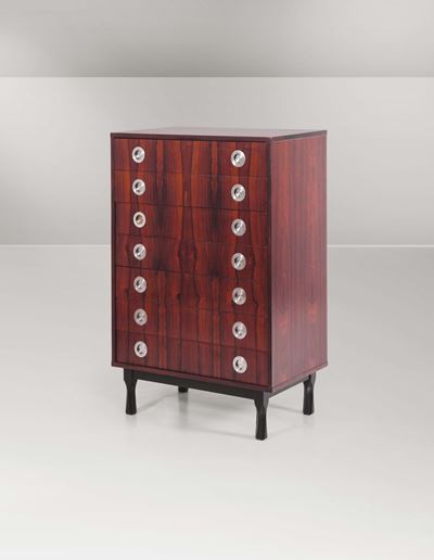 Settimanile in Legno con Dettagli in Alluminio Lucido.
