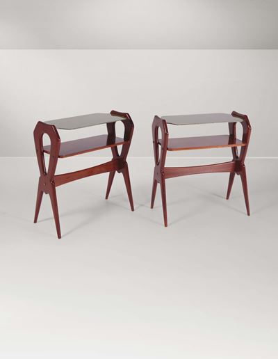 Coppia di Tavolini Occasionali in Legno Lucido e Ripiano in Vetro Trasparente Molato.