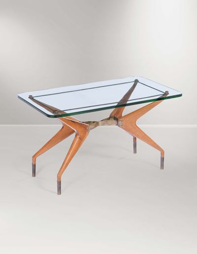 Tavolo Basso con Piano in Vetro, Struttura in Metallo e Legno Lucido e Dettagli in Ottone.