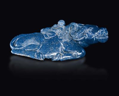 Grande Scultura in Lapislazzulo Raffigurante un Bufalo Sdraiato con Bambino sul Dorso, Cina, Dina...
