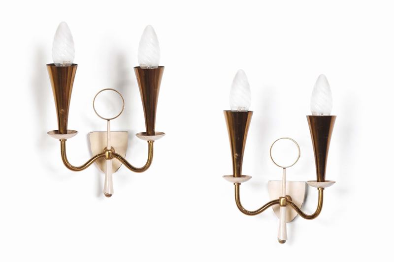 Coppia di lampade da parete in ottone lucido e metallo laccato.  - Auction Design - III - Cambi Casa d'Aste