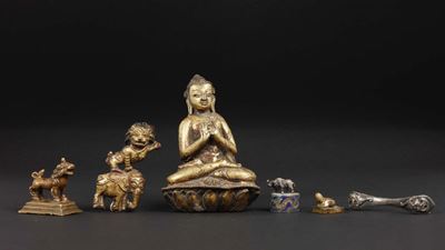 Sei Piccoli Pezzi in Argento e Rame Dorato, Tibet, XVII Secolo