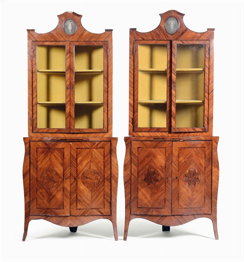 Coppia di angoliere lastronate ed intarsiate in stile settecentesco  - Asta Antiquariato - II - Cambi Casa d'Aste