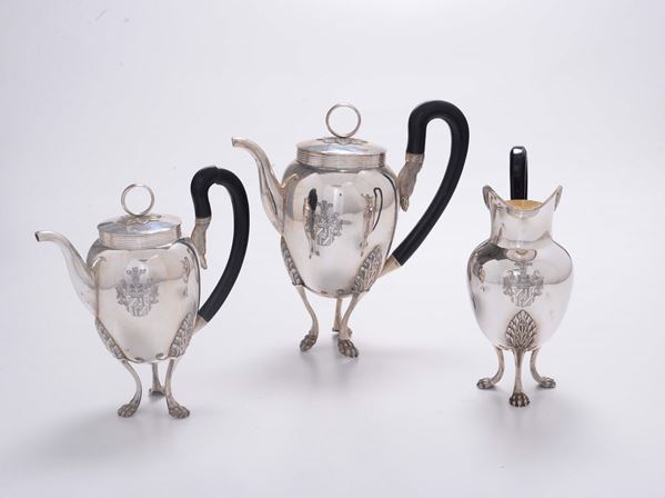Tea and coffee service in molten, embossed and chiselled silver, Ausburg, 1801 (?), silversmith GNC