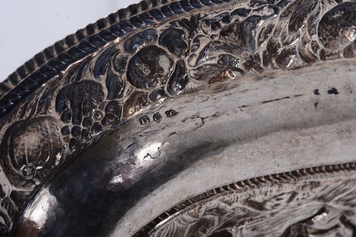 Piatto da Parata in Argento Sbalzato e Cesellato, Impero Austro-ungarico, XVIII-XIX Secolo