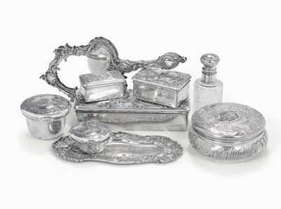 Servito da Toilette Composto da Elementi in Argento Sbalzato e Cesellato, Germania Fine XIX Secol...