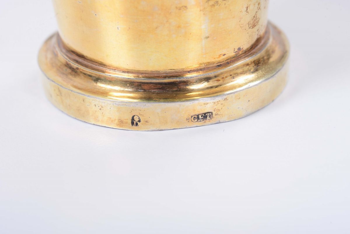 Insieme di Quattro Bicchierini e una Tazza in Argento Fuso, Sbalzato, Cesellato e Dorato, Germani...