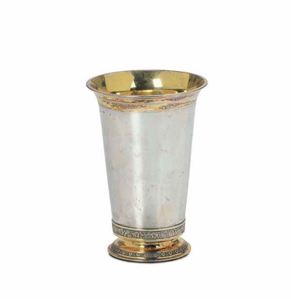 A cup in silver and embossed, chiselled, gilt silver, Ausburg 1822, silversmith Johann Georg Kroner (1819-1855)