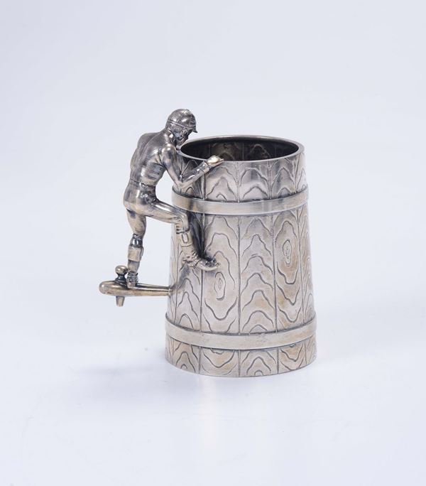A tankard in molten, embossed and chiselled silver, Austro-Hungarian empire 19-20th century (stamp in use from 1866 to 1922)