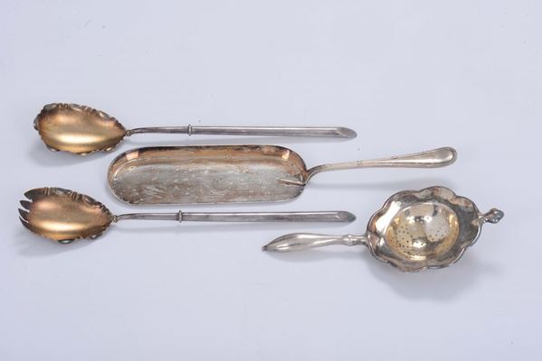 A table set in silver-plated metal made up of two pieces of silverware, one slice and one strainer, Italy 20th century