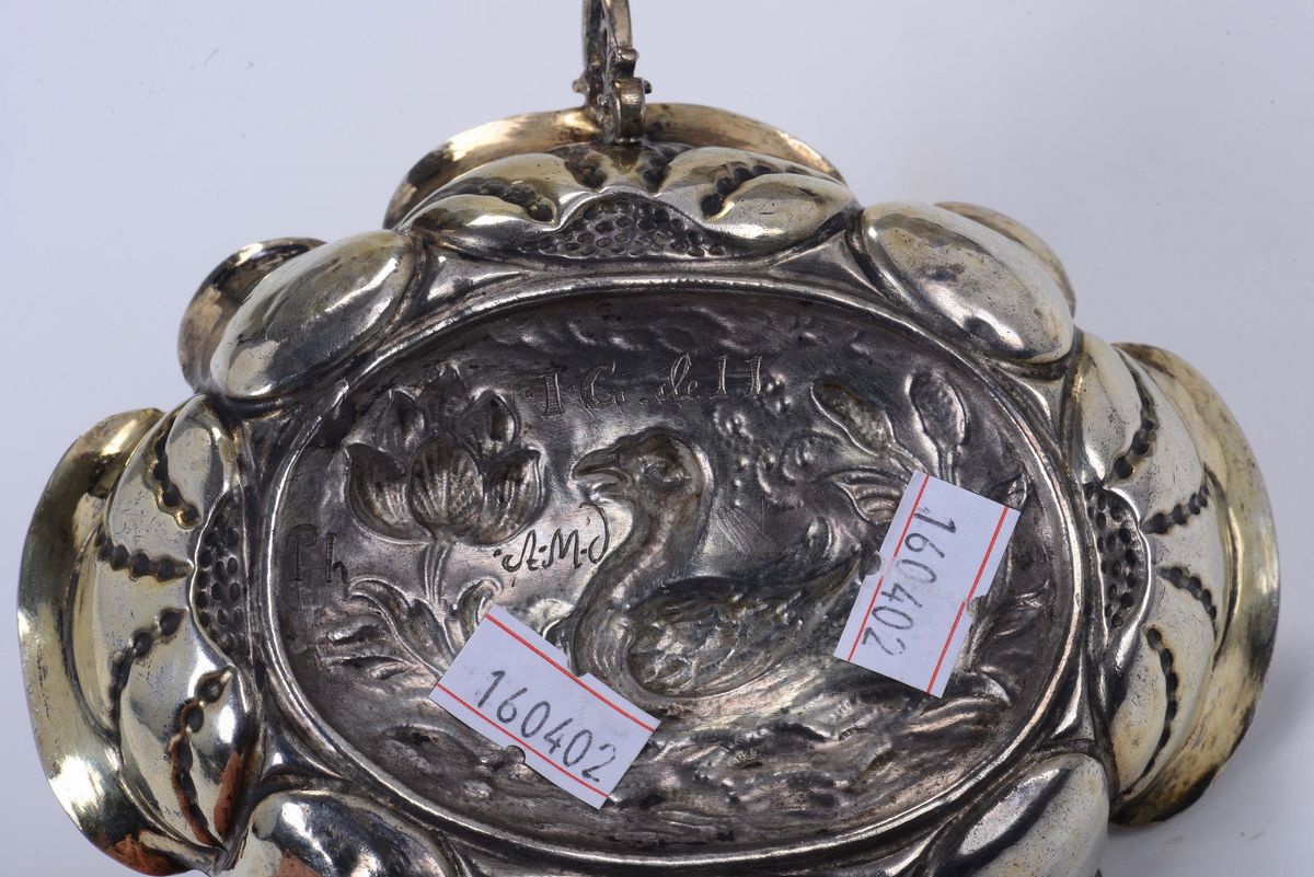 Coppa Potoria Argento Sbalzato, Fuso, Cesellato e Dorato, Germania (?), XVII-XVIII Secolo, Appare...