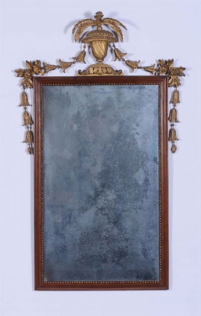 Piccola Specchiera Luigi XVI in Legno Intagliato, Fine XVIII Secolo