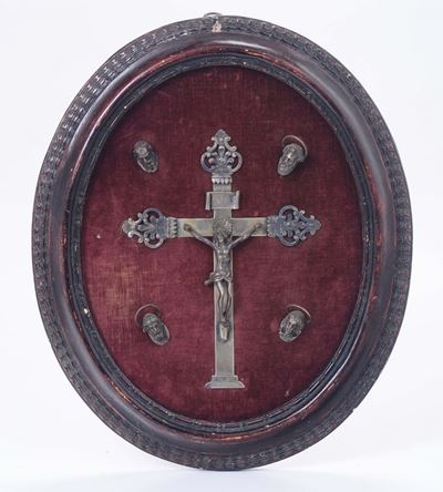Crocifisso in Argento Montato su Pannello Ovale, XIX Secolo