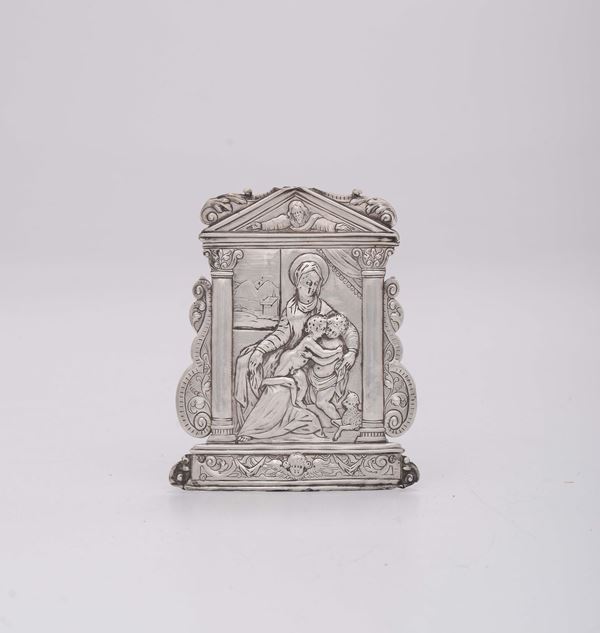 A Renaissance peace in embossed silver depicting the Virgin, the Baby Jesus and Saint John, end of the 17th century (marks of master silversmith ZP, of the assayer and the lion in moleca)