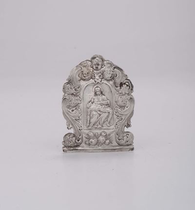 Pace Barocca in Argento Sbalzato e Cesellato, Raffigurante la Pietà, Venezia, XVII Secolo (marchi...