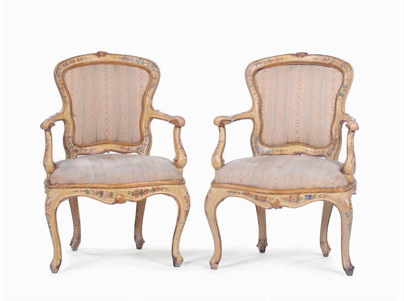 Coppia di poltroncine Luigi XV in legno laccato in policromia a motivi floreali, Venezia XVIII secolo  - Auction Fine art - II - Cambi Casa d'Aste