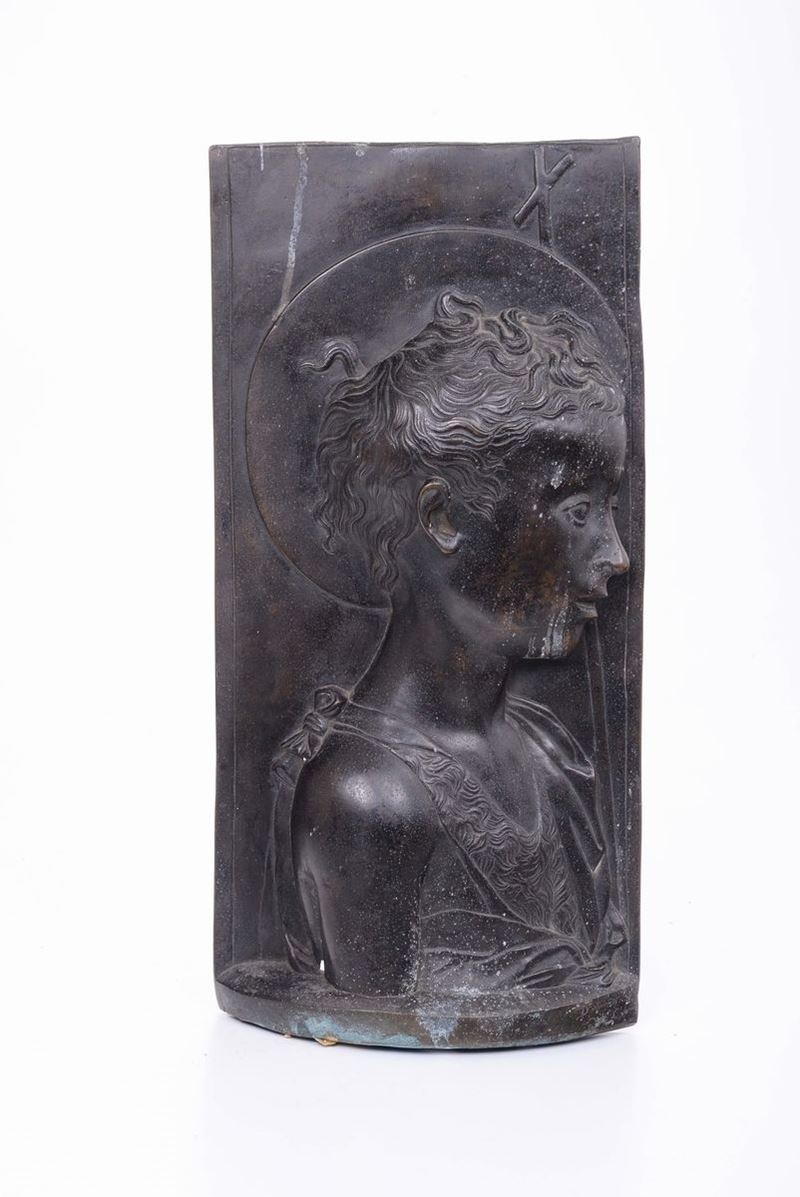 Bassorilievo in metallo sbalzato con profilo di Santo, XX secolo  - Asta Antiquariato - II - Cambi Casa d'Aste
