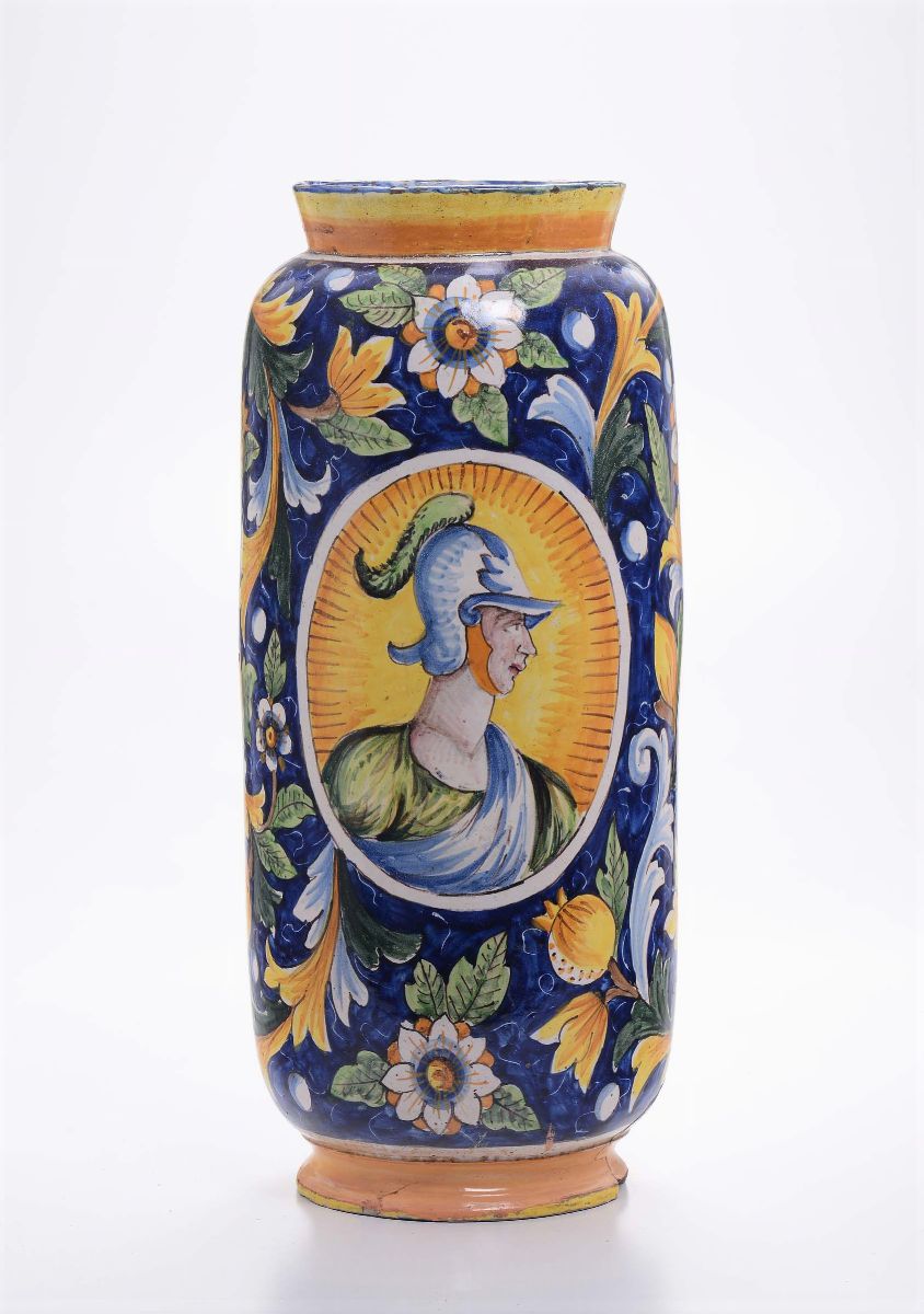 Grande Vaso in Maiolica con Profilo di Guerriero, XVIII-XIX Secolo