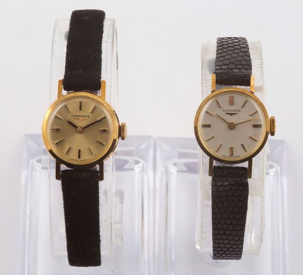 Coppia di orologi Longines, da donna, in oro giallo 18K, a carica manuale. Realizzati circa nel 1960 circa