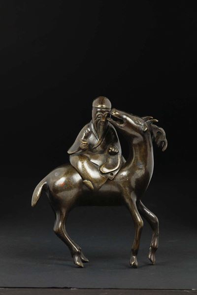 Incensiere in Bronzo Shi Sou Raffigurante Saggio Sopra Cerbiatto, Cina, Dinastia Qing, XVIII Seco...