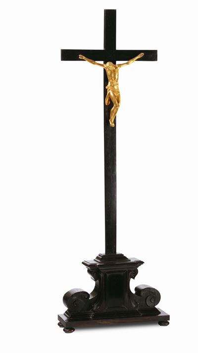 Crocifisso, Bronzo Fuso, Cesellato e Dorato. Supporto in Legno Intagliato ed Ebanizzato, Firenze ...