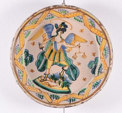 Piatto in Maiolica con San Michele Arcangelo