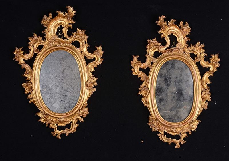 Coppia di specchierine ovali in legno intagliato, traforato e dorato, XVIII secolo  - Auction Fine art - II - Cambi Casa d'Aste