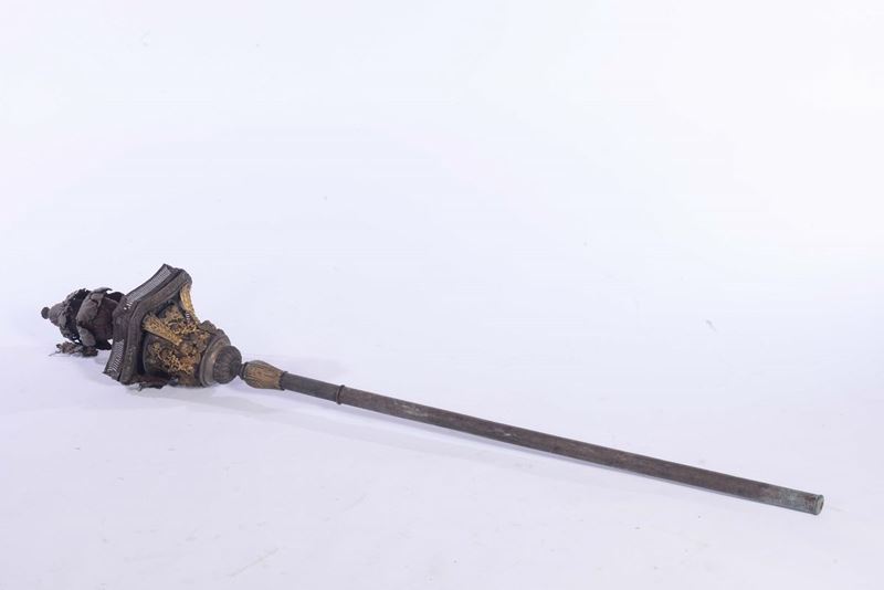Lume da terra in metallo  - Asta Antiquariato - II - Cambi Casa d'Aste