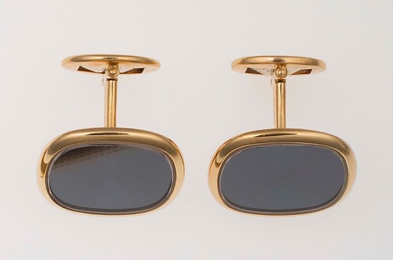 Pair of hematite and gold cufflinks. Patek Philippe Geneve  - Auction Fine Jewels - II - Cambi Casa d'Aste
