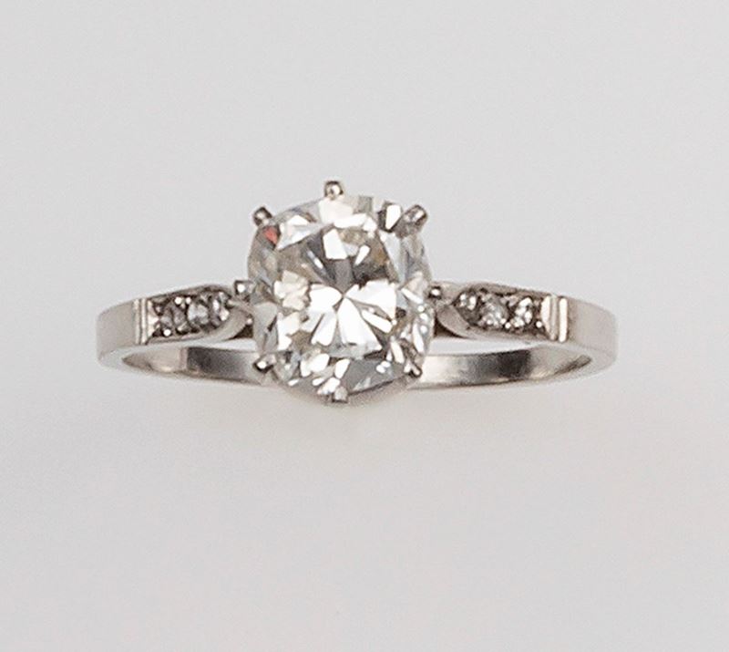 Anello con diamante taglio cuscino modificato di ct 1,55 circa  - Asta Fine Jewels - II - Cambi Casa d'Aste