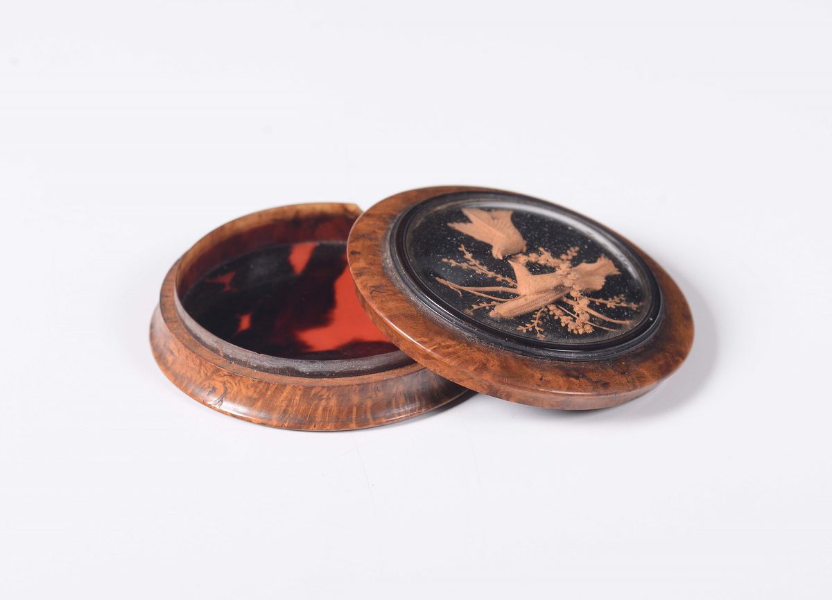 Tabacchiera Circolare con Micro Intaglio. Piemonte XVIII-XIX Secolo, Atelier di Giuseppe Maria Bo...