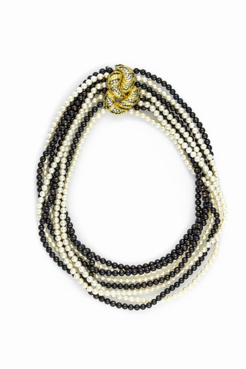 Girocollo composto da otto fili di perle bianche e nere  - Auction Vintage, Jewels and Bijoux - Cambi Casa d'Aste