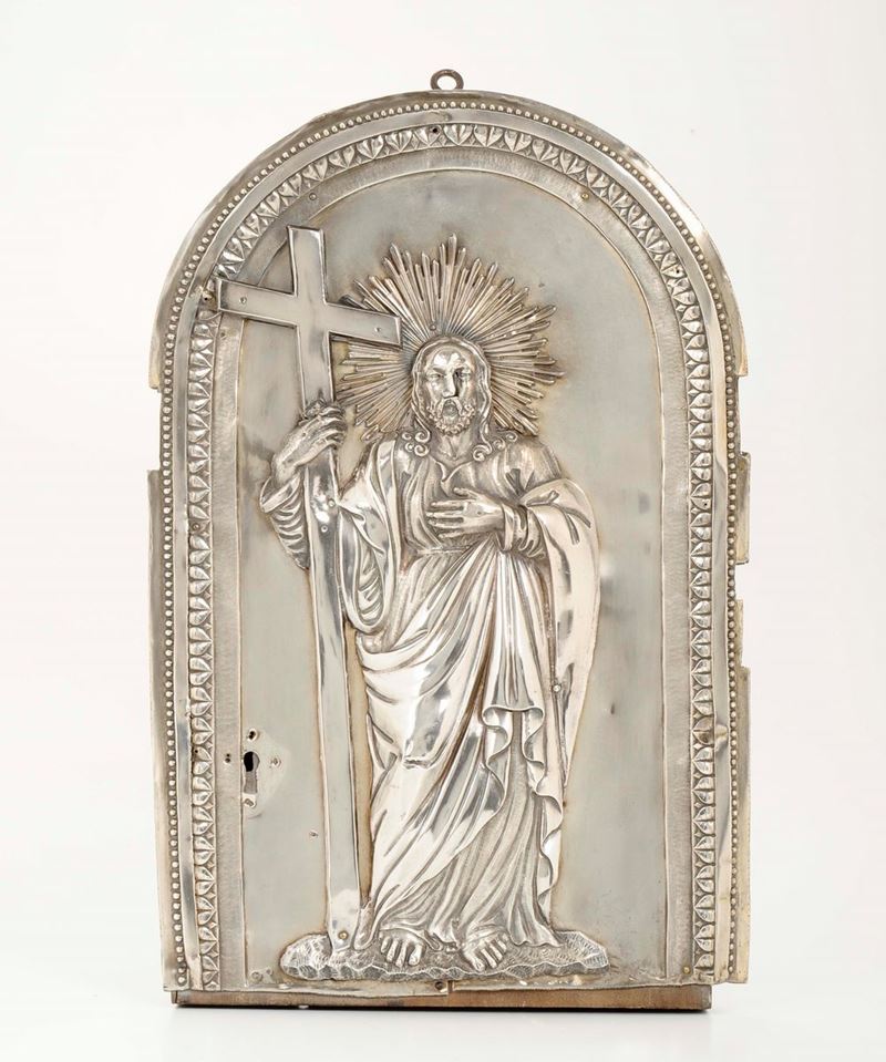 A tabernacle door in embossed and chiselled silver on a wooden structure. Punches for Genova, in use from 1825 to 1872 (cross of saints Maurice and Lazarus and dolphin) and for silversmith A°S (unidentified)  - Auction Collectors' Silvers - Cambi Casa d'Aste