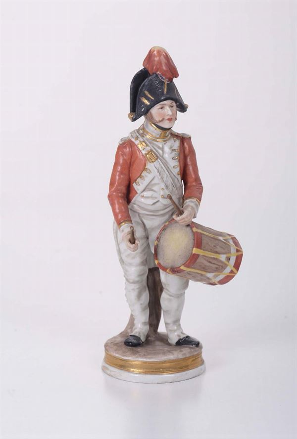 Soldatino con tamburo in ceramica policroma, Francia XIX-XX secolo