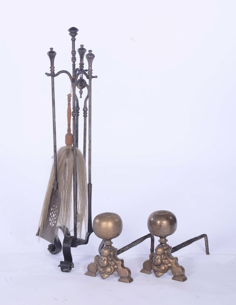 Coppia di alari e set di attrezzi da camino  - Auction Asta a Tempo antiquariato - II - Cambi Casa d'Aste