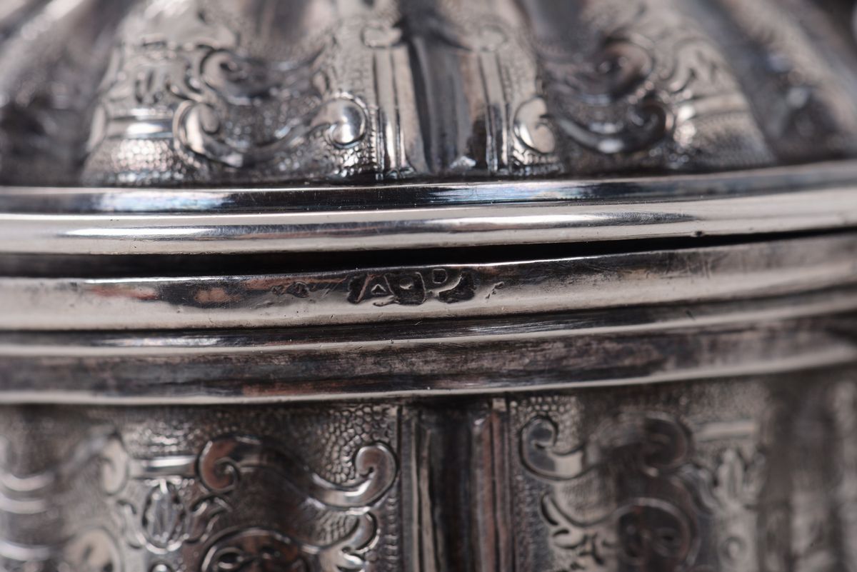 Caffettiera in Argento Fuso, Sbalzato e Cesellato, Malta, Prima Metà XVIII Secolo, Argentiere Ann...