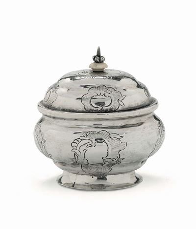 Zuccheriera in Argento Fuso, Sbalzato e Cesellato, Mosca 1762, Argentiere Gabriel Sontag (1747-17...