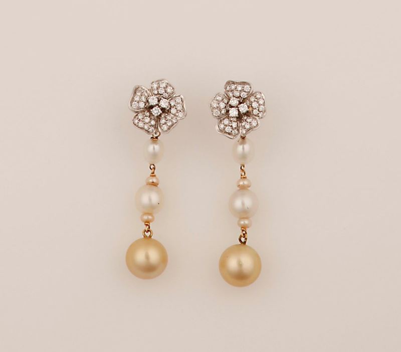Orecchini pendenti con perle coltivate e diamanti  - Asta Vintage, Gioielli e Bijoux - Cambi Casa d'Aste