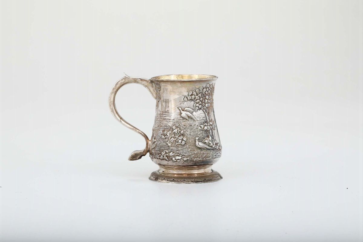 Boccale in Argento Decorato con Animali Entro Paesaggio, Manico a Voluta, New Castle Metà XVIII S...