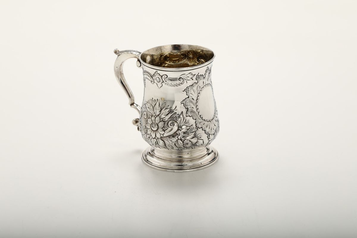 Boccale in Argento Sterling Fuso, Sbalzato e Cesellato, Londra, 1761, Argentieri Thos. Whipham & ...