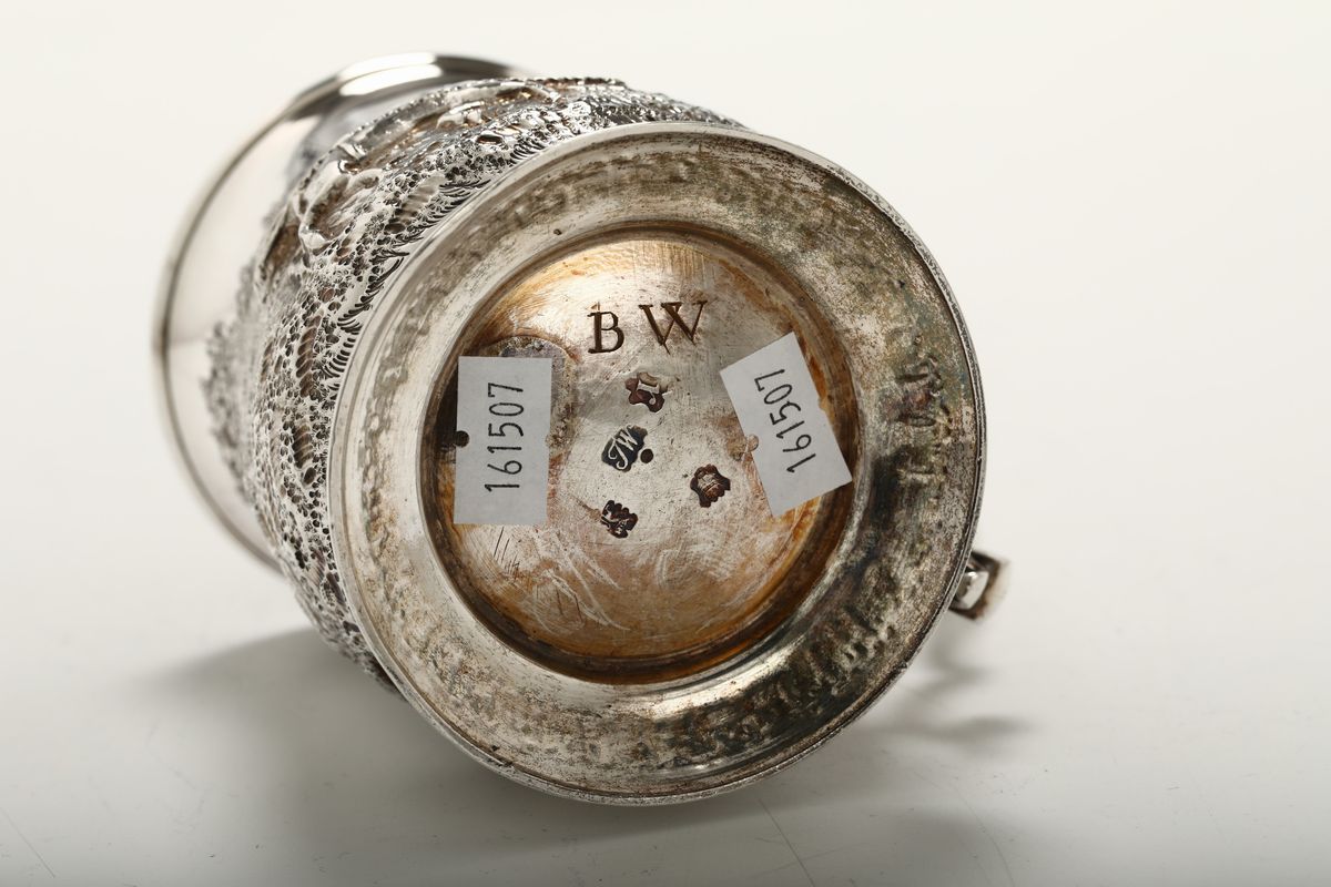 Boccale in Argento Sterling Sbalzato e Cesellato, Londra, 1752, Argentiere John Wirgman