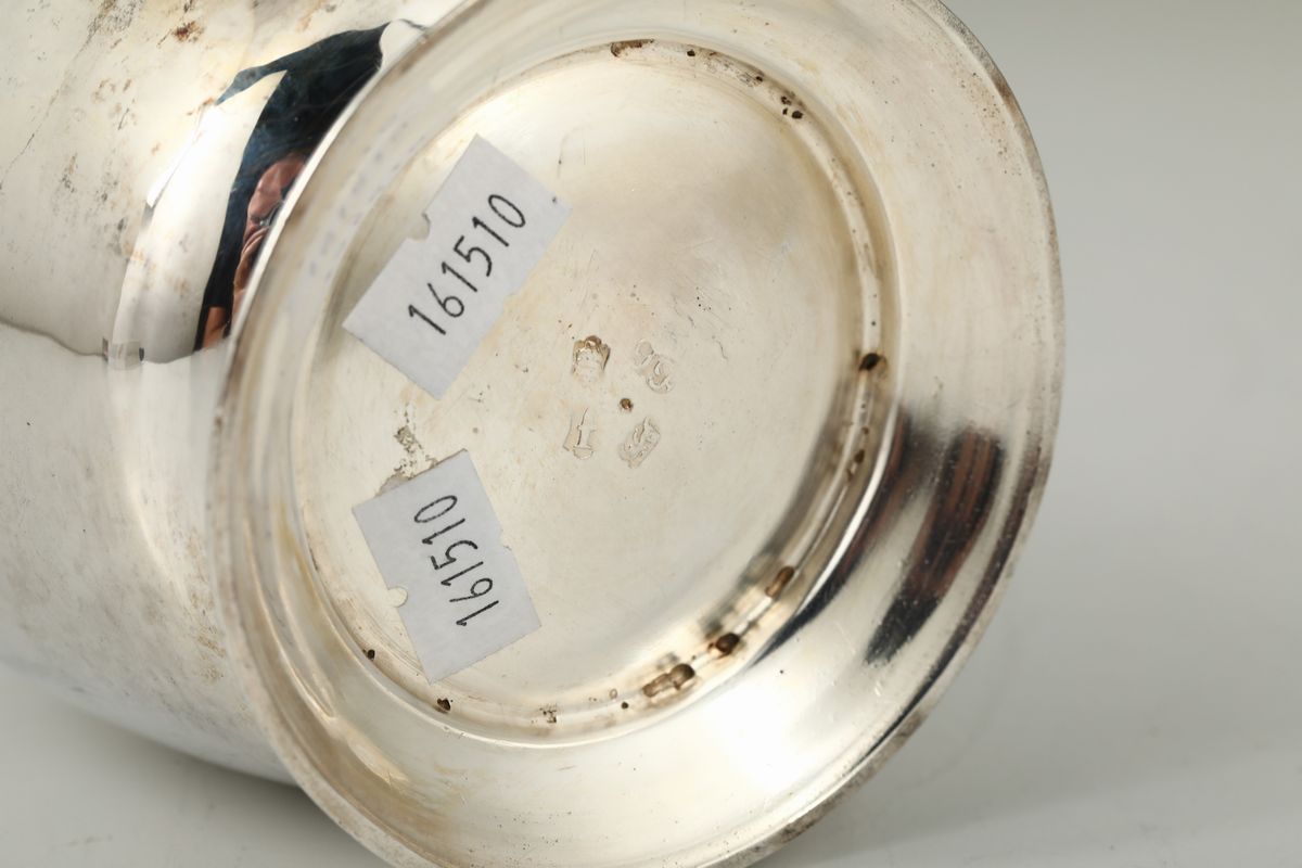 Boccale in Argento Sterling Sbalzato e Cesellato, 1741, Argentiere Thos. Farren