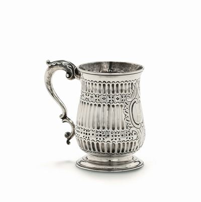 Boccale in Argento Sterling Sbalzato e Cesellato, Londra, 1769, Argentiere John Beker II