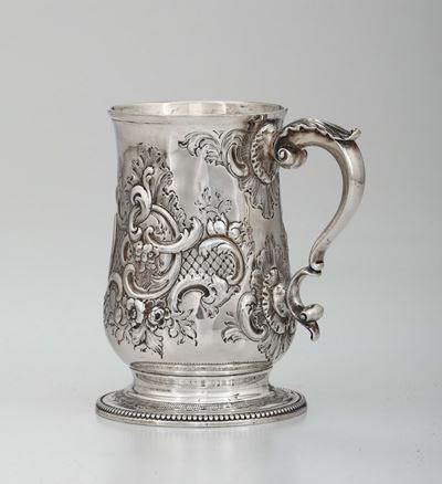 Boccale in Argento con Corpo Sbalzato a Volute e Fiori, Londra 1782
