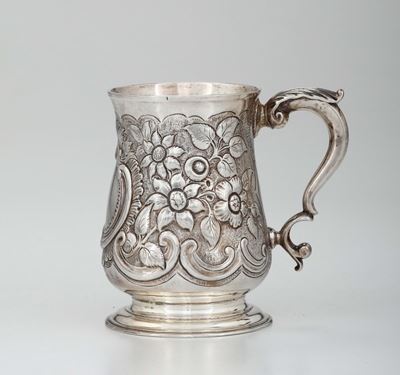 Boccale in Argento Decorato a Fiori e Volute, Presa a Voluta, Londra 1757